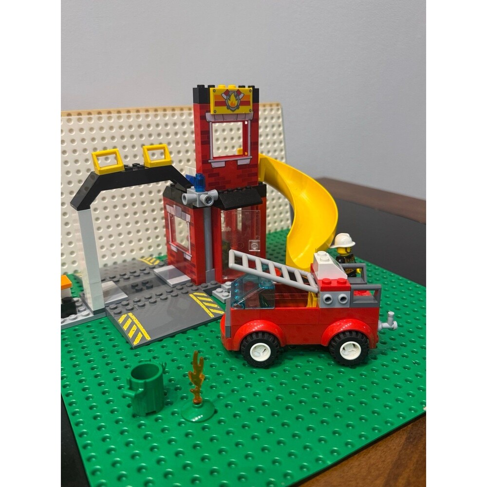 Lego Juniors 10671 Fire Emergency  w/ Manual